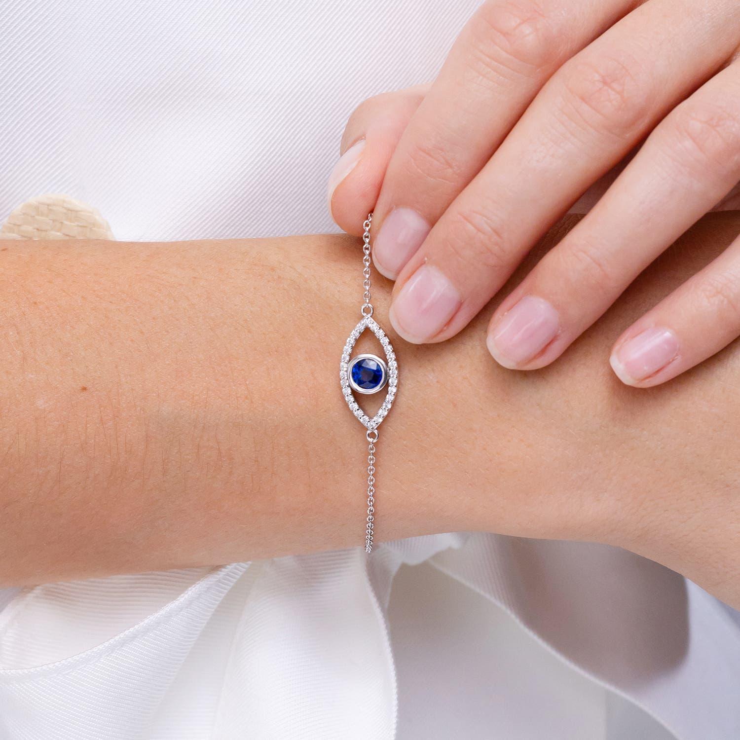 Bracelet œil du mal Angara en or massif 14K avec saphirs et diamants sertis sur lunette Neuf - En vente à Los Angeles, CA
