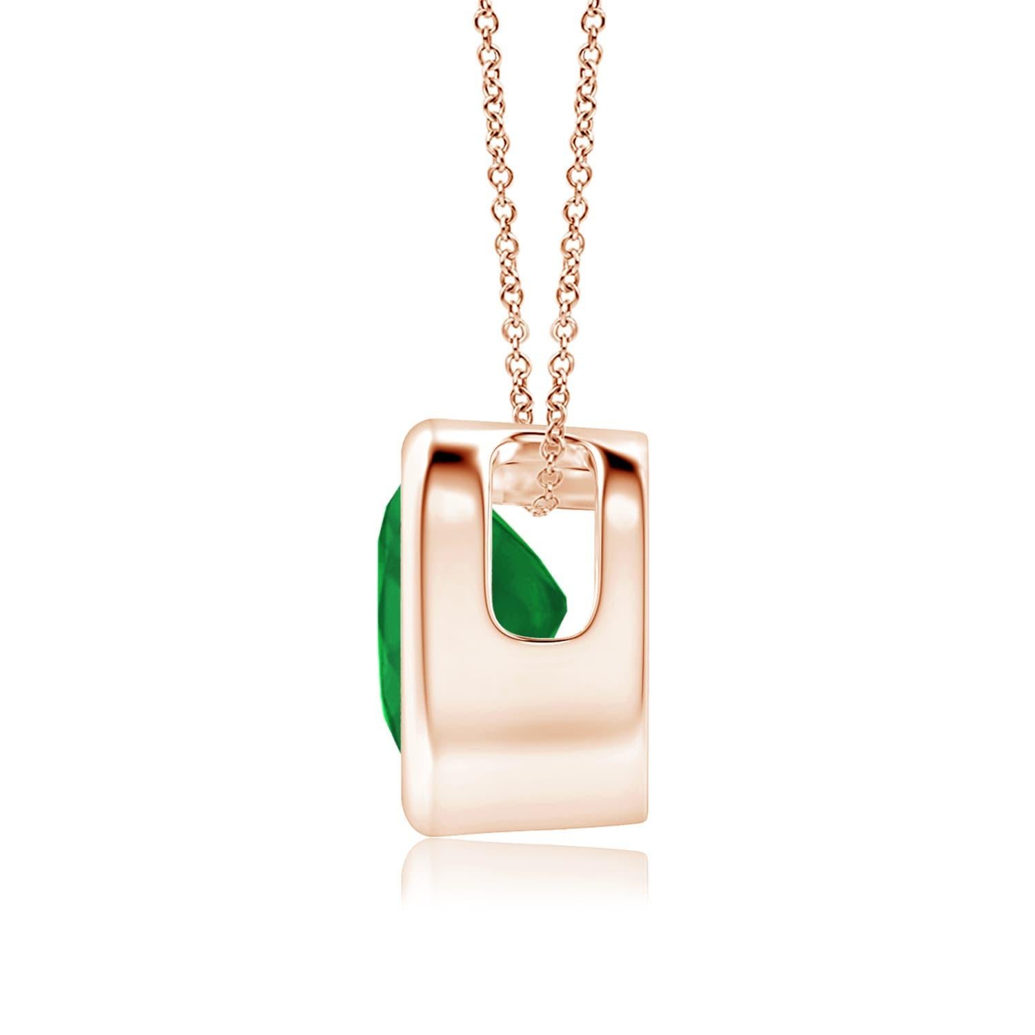 Dieser klassische Solitär-Smaragd-Anhänger wird Ihr Herz mit seiner sattgrünen Pracht erobern. Das aus 14 Karat Roségold gefertigte Design zeigt einen herzförmigen Smaragd in einer Lünettenfassung.
Der Smaragd ist der Geburtsstein des Monats Mai und