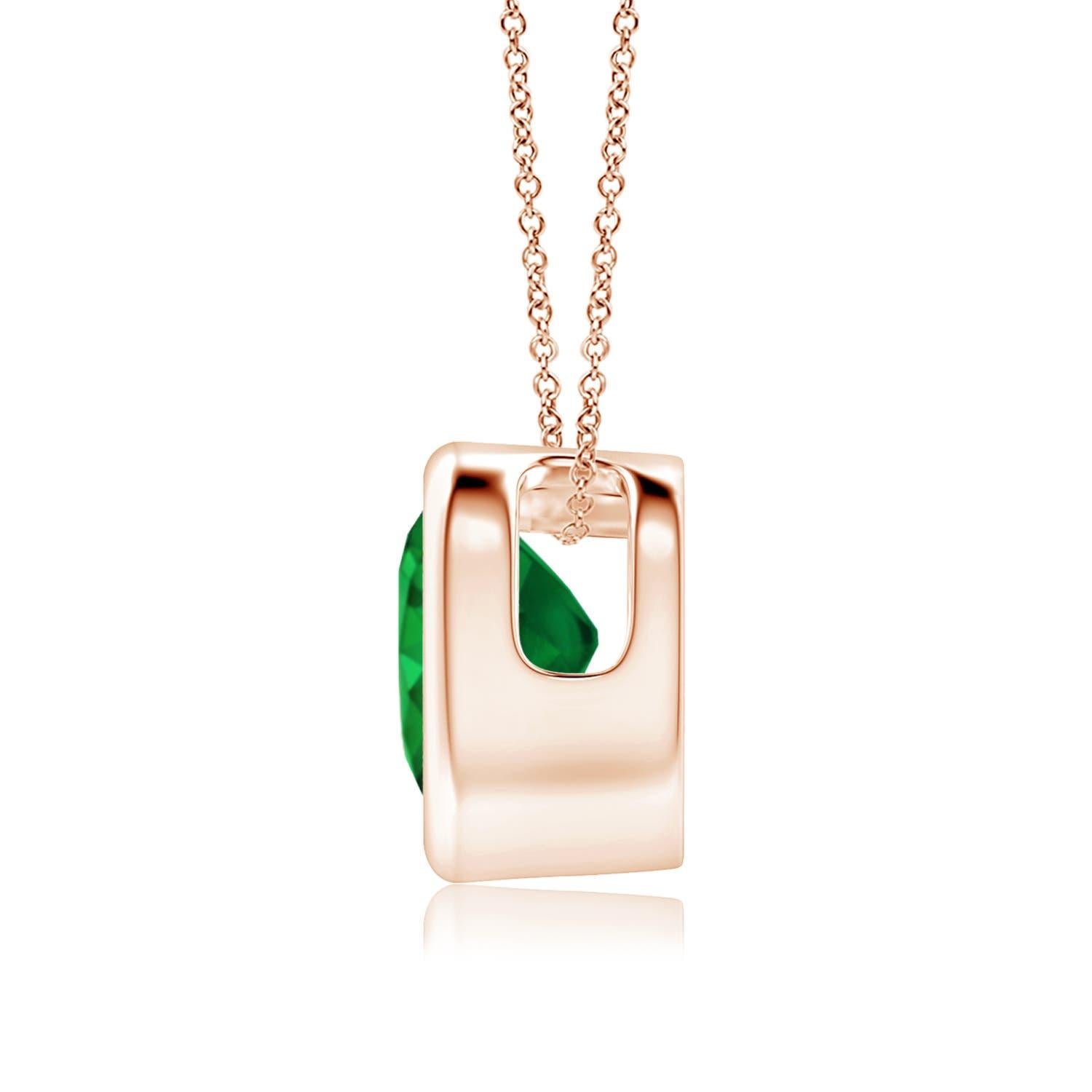Dieser klassische Solitär-Smaragd-Anhänger wird Ihr Herz mit seiner sattgrünen Pracht erobern. Das aus 14 Karat Roségold gefertigte Design zeigt einen herzförmigen Smaragd in einer Lünettenfassung.
Der Smaragd ist der Geburtsstein des Monats Mai und