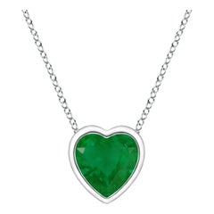 Angara Natural Bezel-Set Solitär Herz Smaragd Anhänger in Platin für Frauen