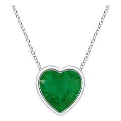 Angara Natural Bezel-Set Solitär Herz Smaragd Anhänger in Platin für Frauen