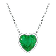Angara Natural Bezel-Set Solitär Herz Smaragd Anhänger in Platin für Frauen