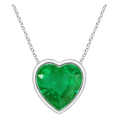 Angara Natural Bezel-Set Solitär Herz Smaragd Anhänger in Platin für Frauen