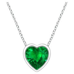 Angara Natural Bezel-Set Solitär Herz Smaragd Anhänger in Platin für Frauen