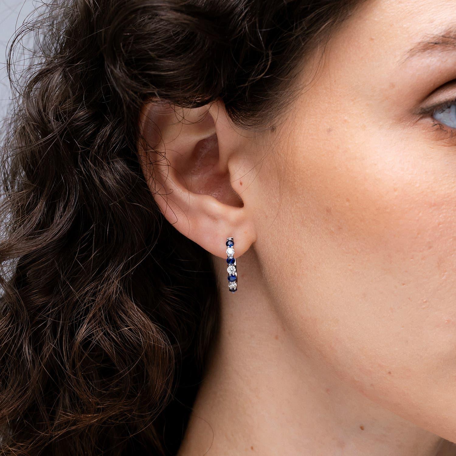 Moderne Angara - Boucles d'oreilles en or massif 14 carats avec saphir bleu naturel et diamant en vente