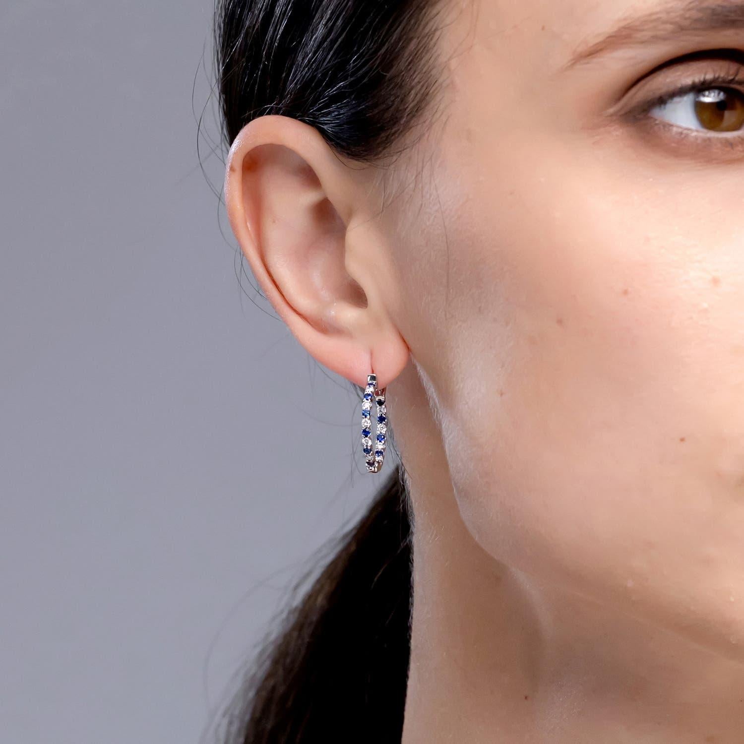 Moderne Boucle d'oreille en or 14 carats avec saphir bleu naturel et diamant à l'envers Angara en vente