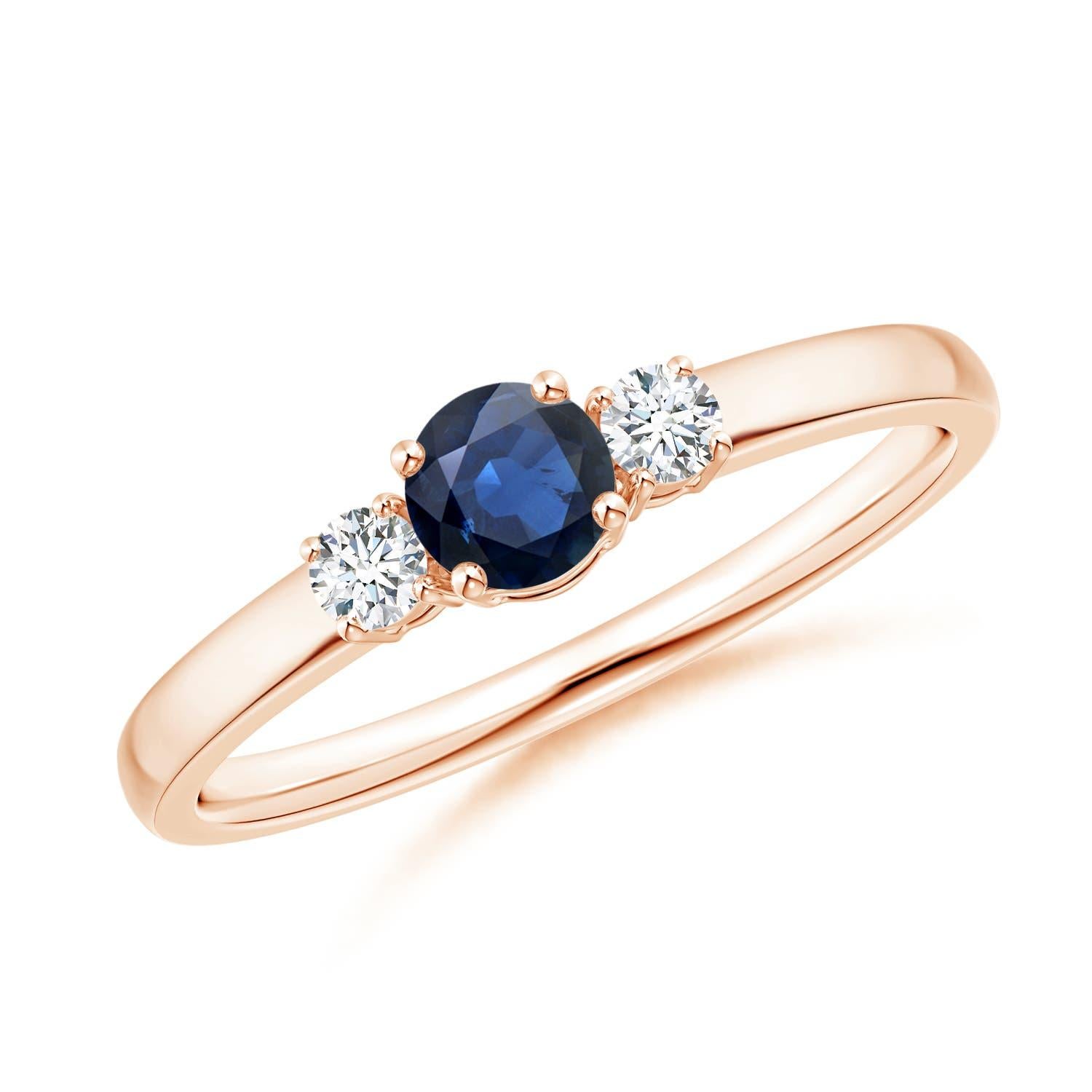 Angara Anillo de compromiso de tres piedras con zafiro azul natural y diamantes en oro de 14 quilates en venta 3