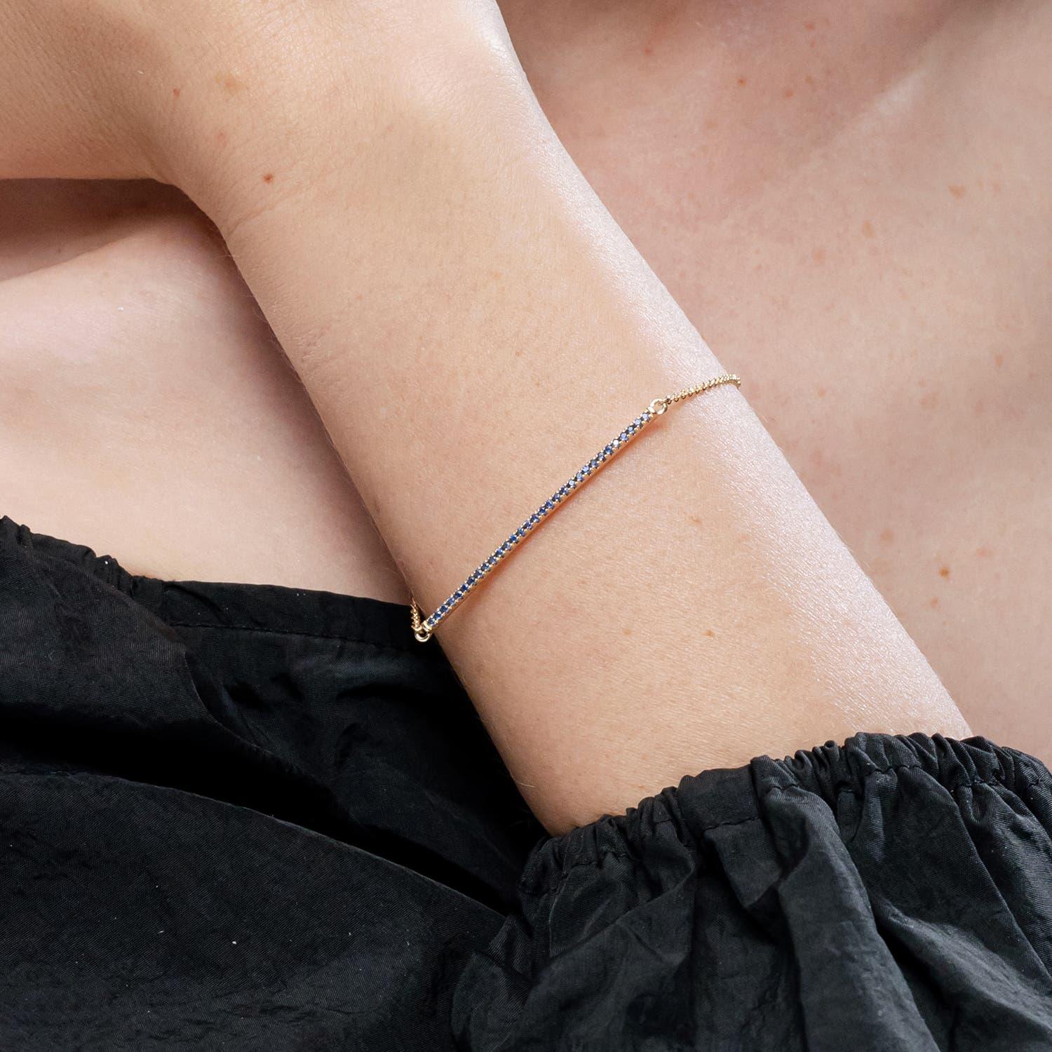 Round Cut Angara Natural Blue Sapphire Bar Bracelet in 14K Solid Gold for Women For Sale