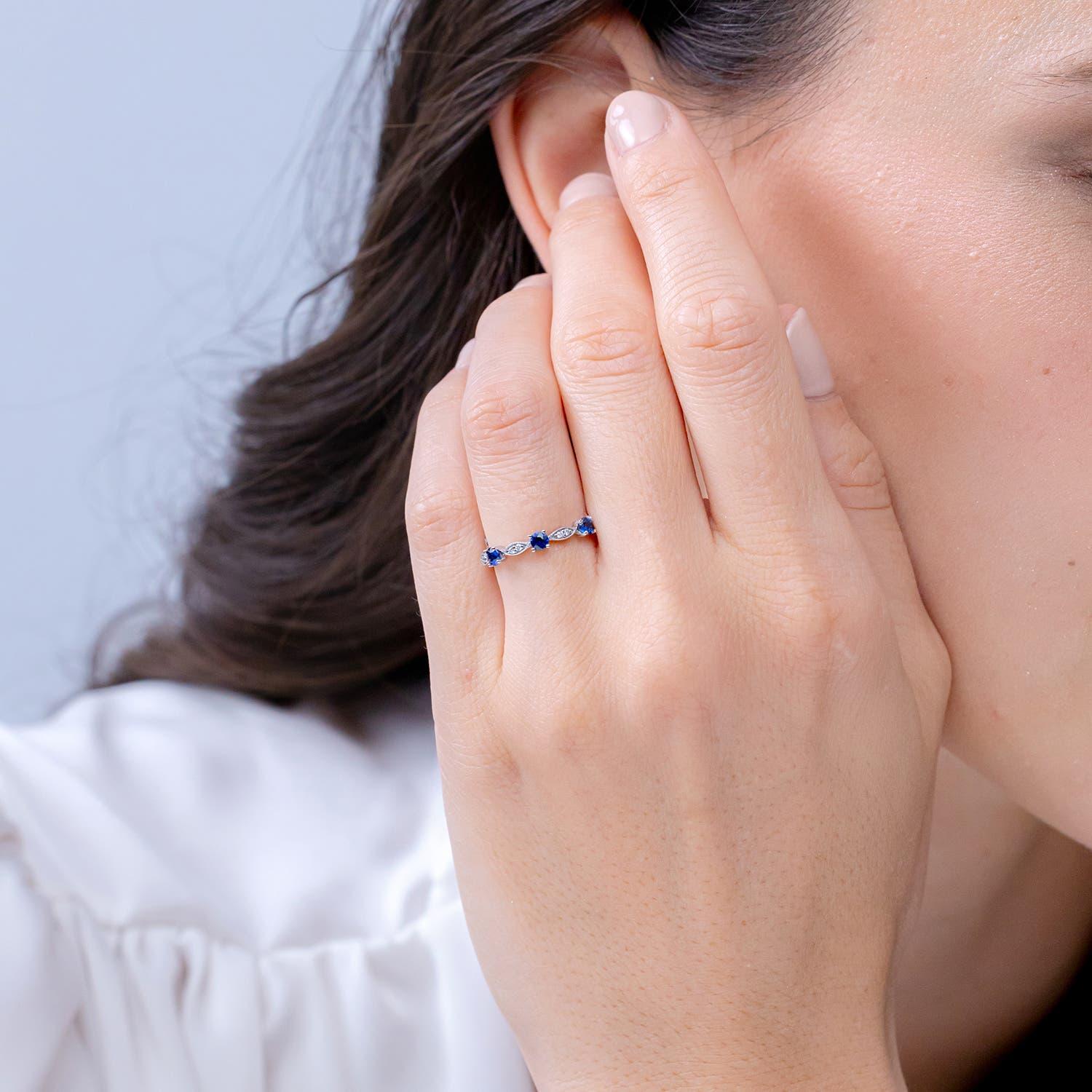 Angara natürlichen blauen Saphir & Diamant Marquise und Dot Ring in 14K massivem Gold (Moderne) im Angebot