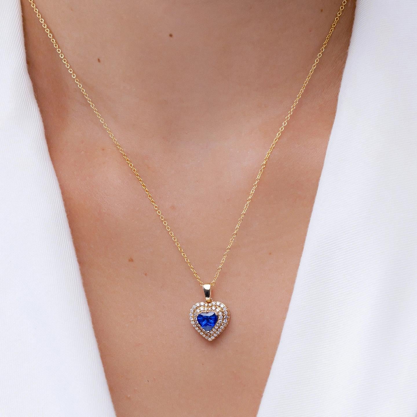 Moderno Ciondolo a cuore con zaffiro blu naturale di Angara e doppio alone di diamanti in platino in vendita