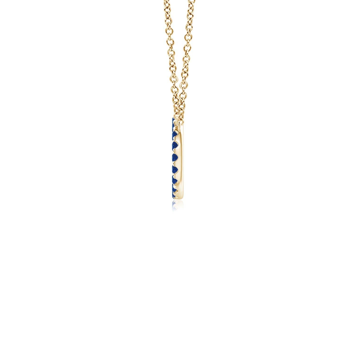 D'une élégance simple, ce pendentif éblouissant présente un cercle ouvert clouté de saphirs bleus. Les saphirs ronds sont magnifiques et semblent flotter sur la chaîne. Ce pendentif exquis en forme de cercle de saphir est réalisé en or jaune 14k.
Le