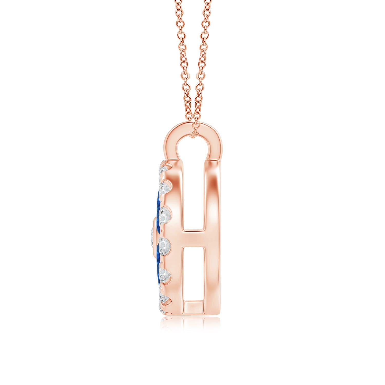 Des saphirs bleus d'une beauté fascinante sont disposés dans un motif floral au sein d'un halo scintillant de diamants. Le diamant rond au cœur du pendentif brille de mille feux, rehaussant le charme de ce pendentif en or rose 14 carats en forme de