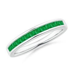 Angara Anillo de media eternidad con esmeralda cuadrada natural engastada en canal en oro macizo de 14 quilates