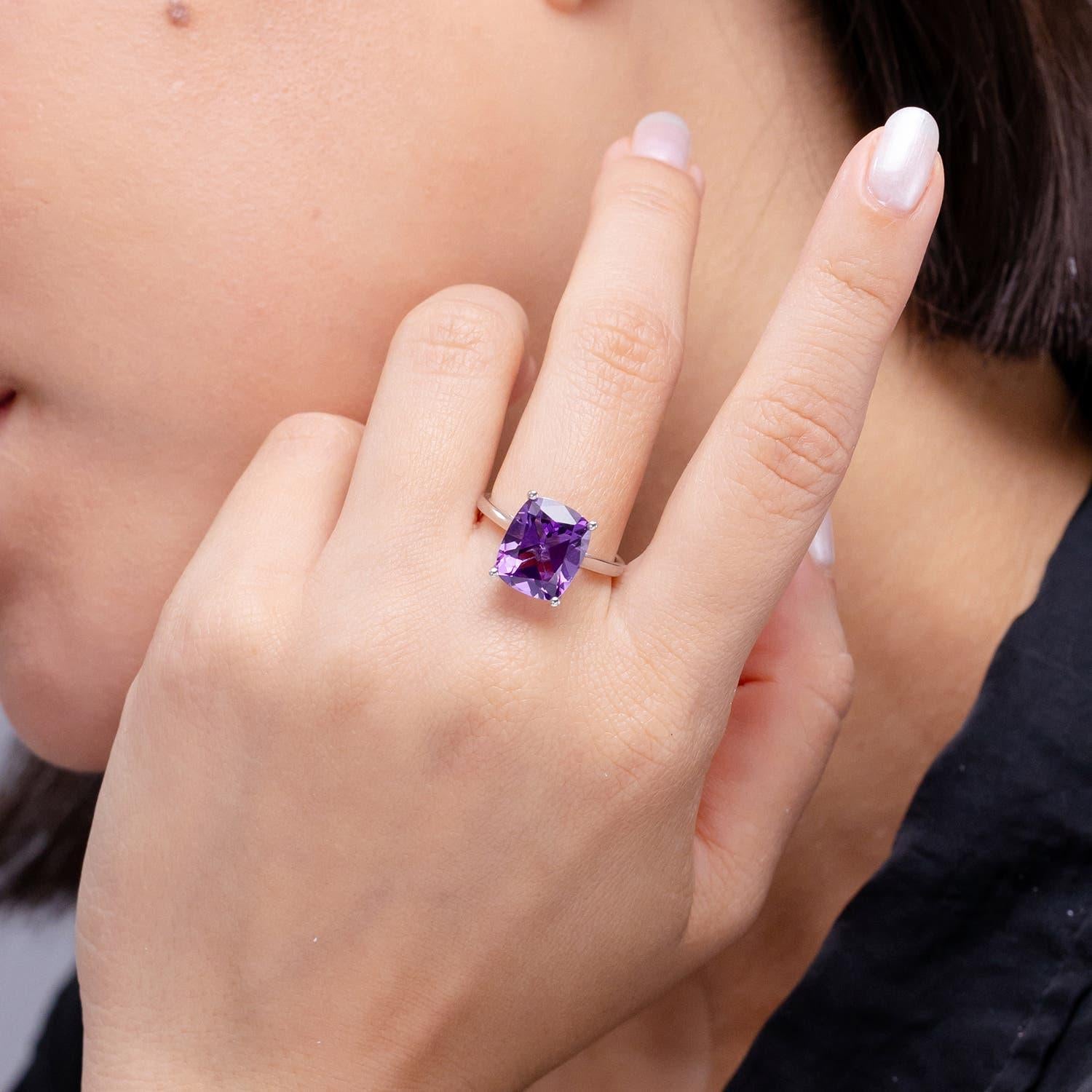 Anillo solitario de amatista Angara Natural Classic Cushion de 4,6 ct en oro macizo de 14 quilates en Nuevo estado para la venta en Los Angeles, CA