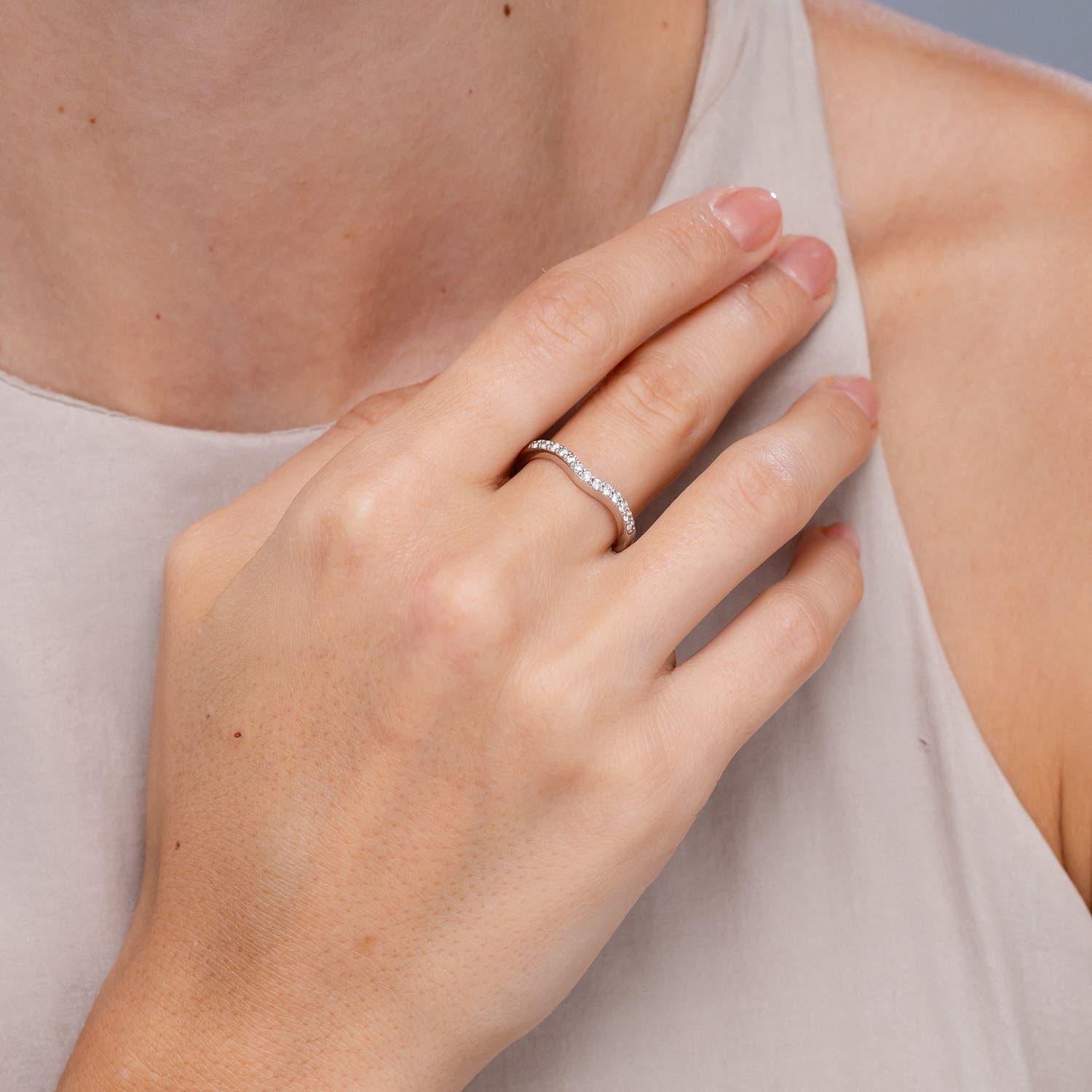 Anillo de boda de media eternidad con diamante clásico natural Angara en oro macizo de 14 quilates Moderno en venta
