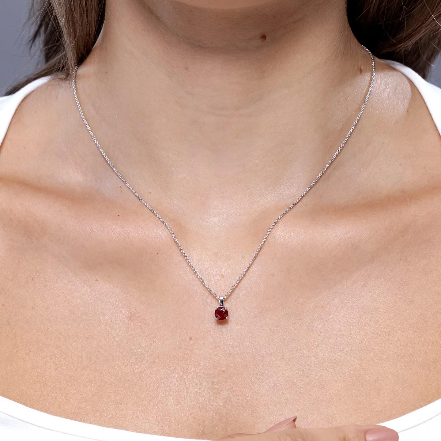 ANGARA Natural Classic Runder Rubin Solitär-Anhänger in Weißgold (Größe 4 mm) (Moderne) im Angebot