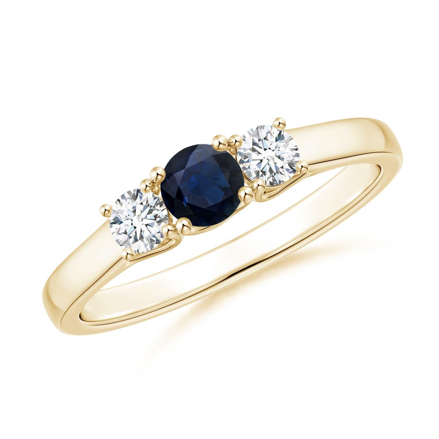 De las mujeres Angara Anillo Clásico Natural de Tres Piedras de Zafiro Redondo y Diamante en Oro de 14K en venta