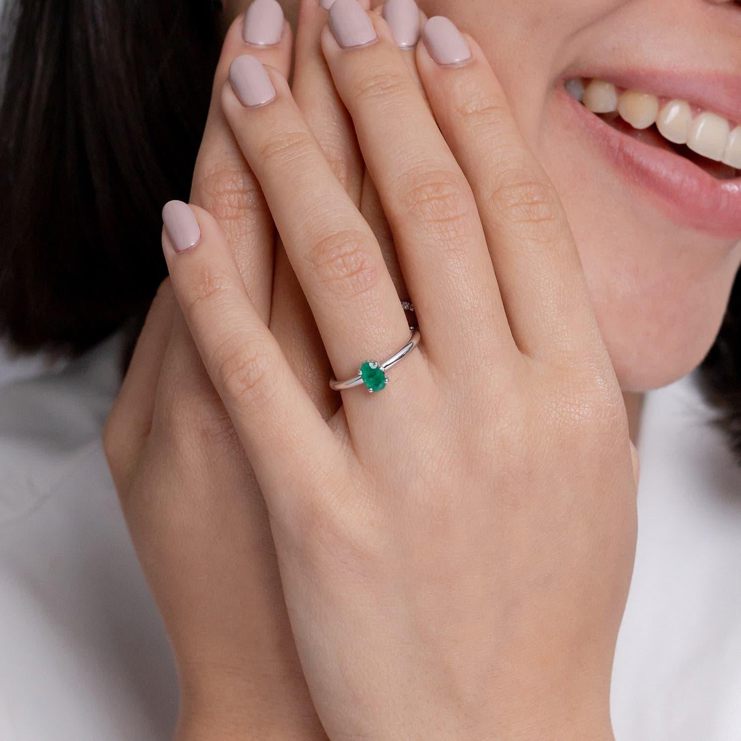 Modern Angara Natural Classic Solitaire Oval Emerald Promise Ring in 14K Solid Gold For Sale