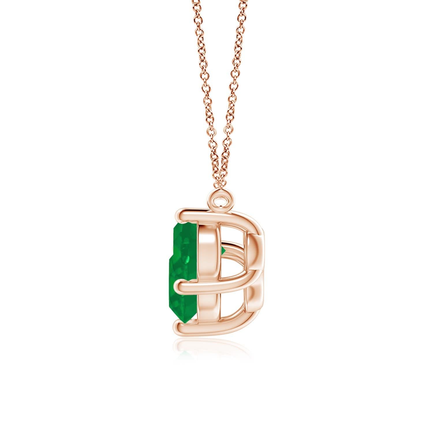 Ce collier trio d'émeraudes représentera magnifiquement votre amour et votre engagement indéfectibles. Fixées dans des montures à griffes en or rose 14k, les trois émeraudes rondes d'un vert luxuriant semblent flotter sur la chaîne. La composition