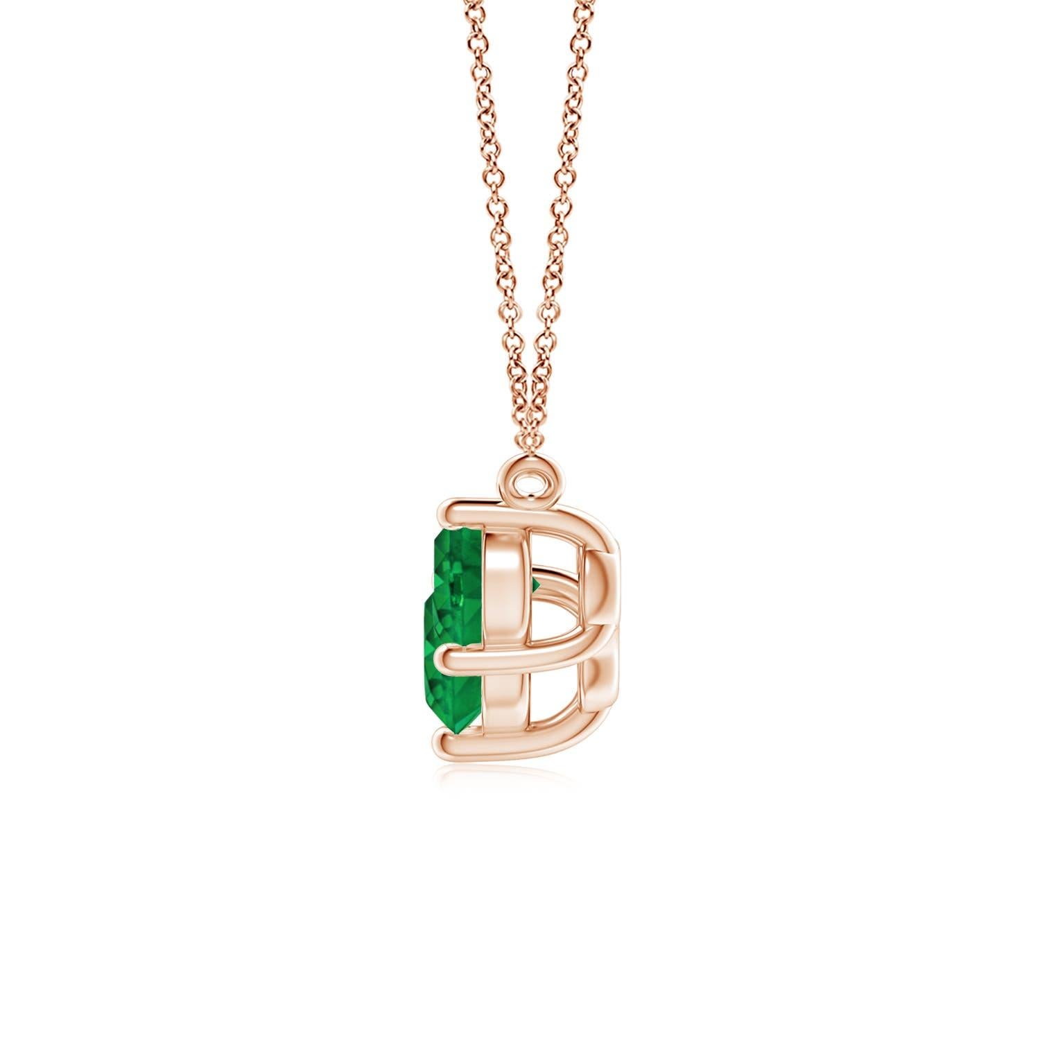 Ce collier trio d'émeraudes représentera magnifiquement votre amour et votre engagement indéfectibles. Fixées dans des montures à griffes en or rose 14k, les trois émeraudes rondes d'un vert luxuriant semblent flotter sur la chaîne. La composition