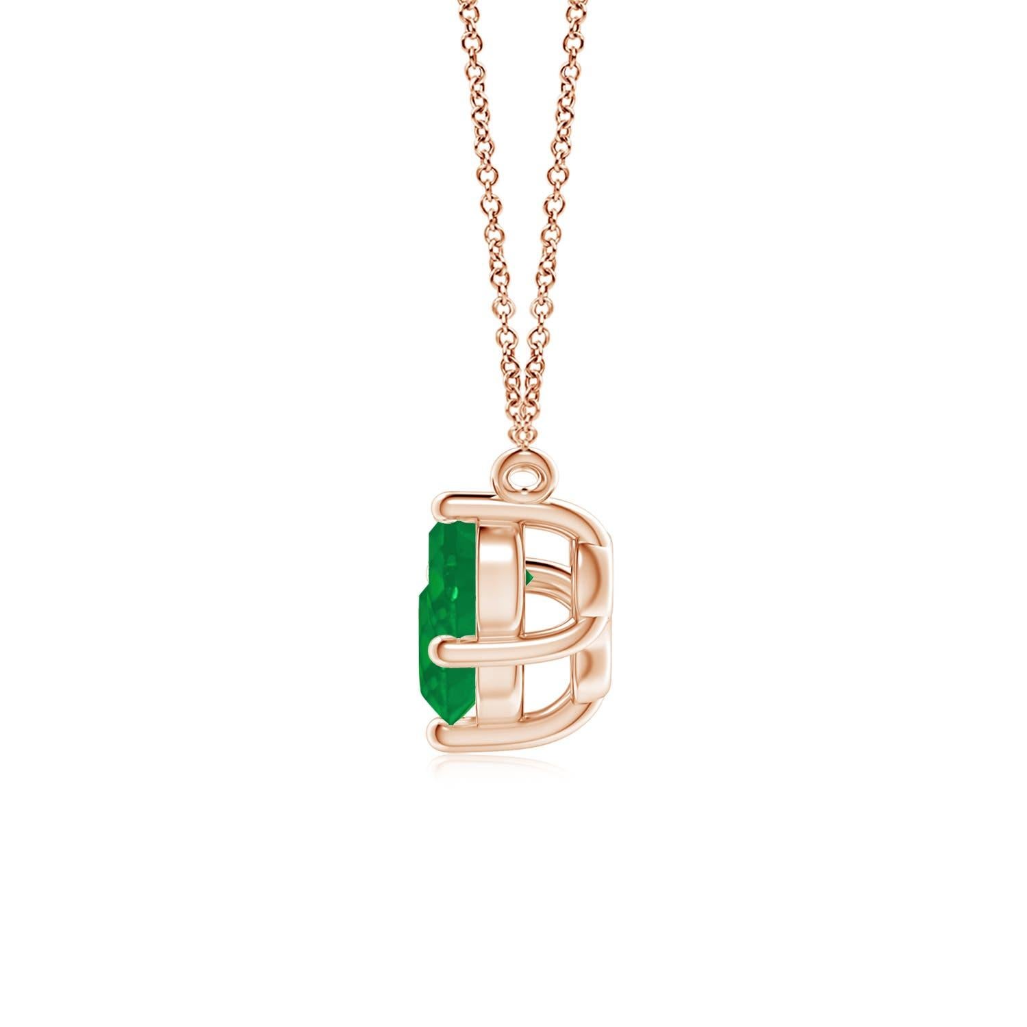 Ce collier trio d'émeraudes représentera magnifiquement votre amour et votre engagement indéfectibles. Fixées dans des montures à griffes en or rose 14k, les trois émeraudes rondes d'un vert luxuriant semblent flotter sur la chaîne. La composition