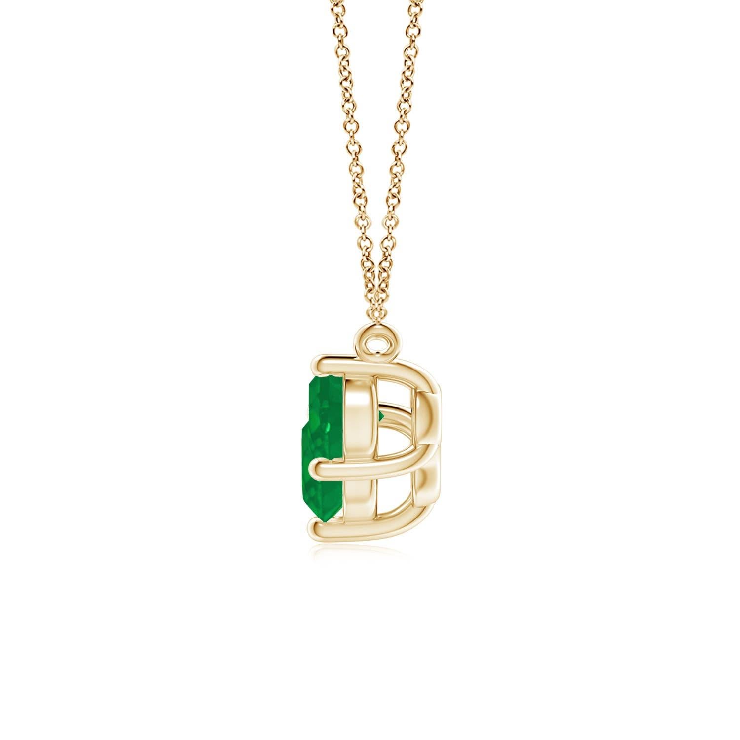 Ce collier trio d'émeraudes représentera magnifiquement votre amour et votre engagement indéfectibles. Fixées dans des montures à griffes en or jaune 14k, les trois émeraudes rondes d'un vert luxuriant semblent flotter sur la chaîne. L'arrangement