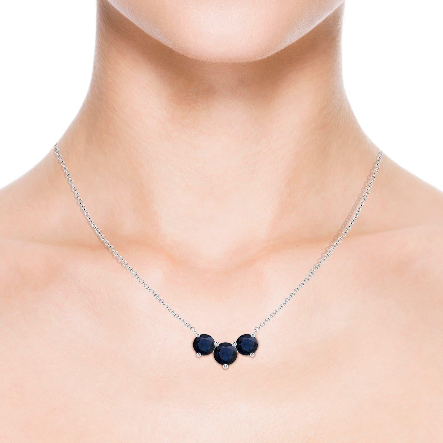 ANGARA Collana con zaffiri tondi classici naturali Trio in oro bianco 14K per donna In condizioni Nuovo in vendita a Los Angeles, CA