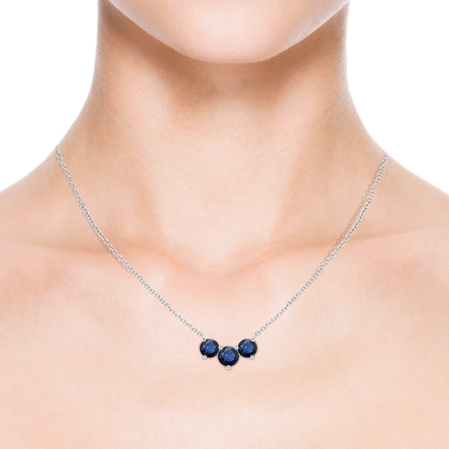 ANGARA Collana con zaffiri tondi classici naturali Trio in oro bianco 14K per donna In condizioni Nuovo in vendita a Los Angeles, CA