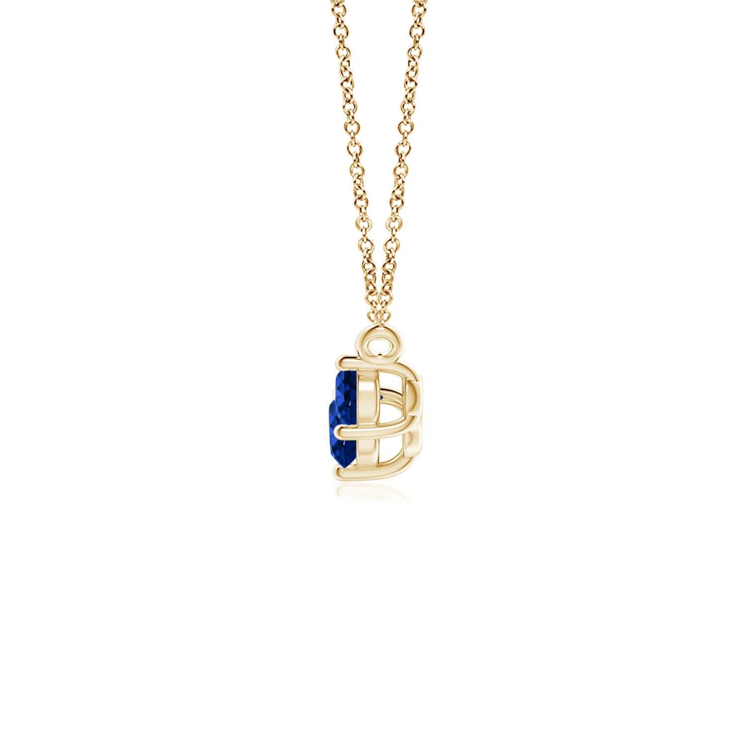 Questa collana con tre zaffiri rappresenterà magnificamente il tuo amore e il tuo impegno senza fine. Fissati in castoni d'oro giallo 14k, i tre zaffiri blu rotondi sembrano fluttuare sulla catena. La composizione è spettacolare e simboleggia
