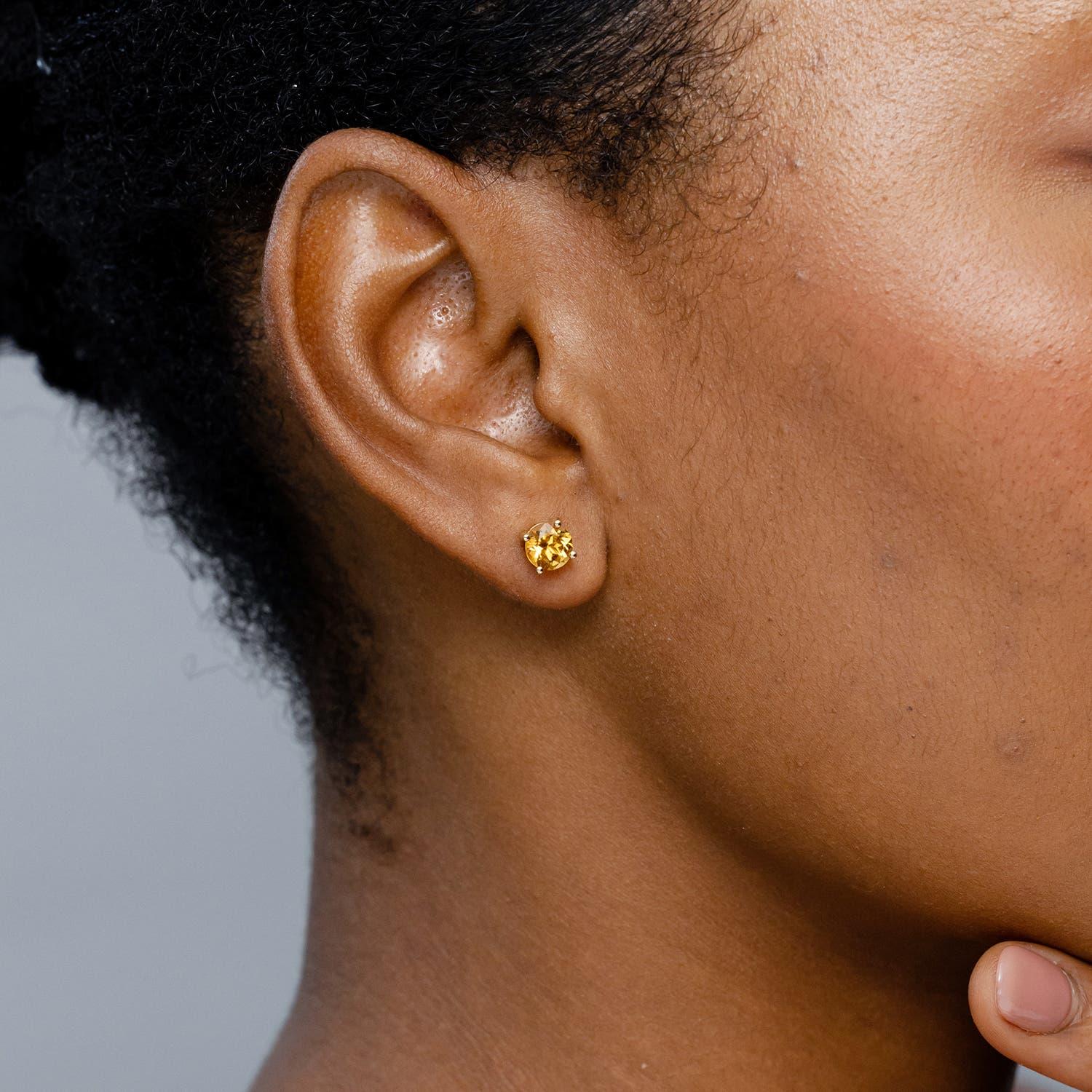 Moderne Angara - Boucles d'oreilles solitaires en or 14 carats - Citrine ronde de 1,4 ct, sertie de griffes naturelles en vente