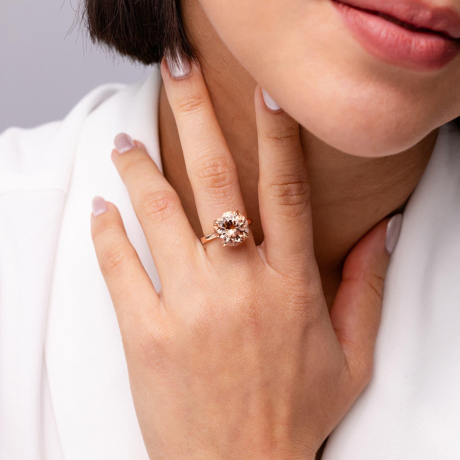 Angara natürlichen Claw-Set Runde 5,1 ct Morganit Cocktail-Ring in 14K massivem Gold im Zustand „Neu“ im Angebot in Los Angeles, CA