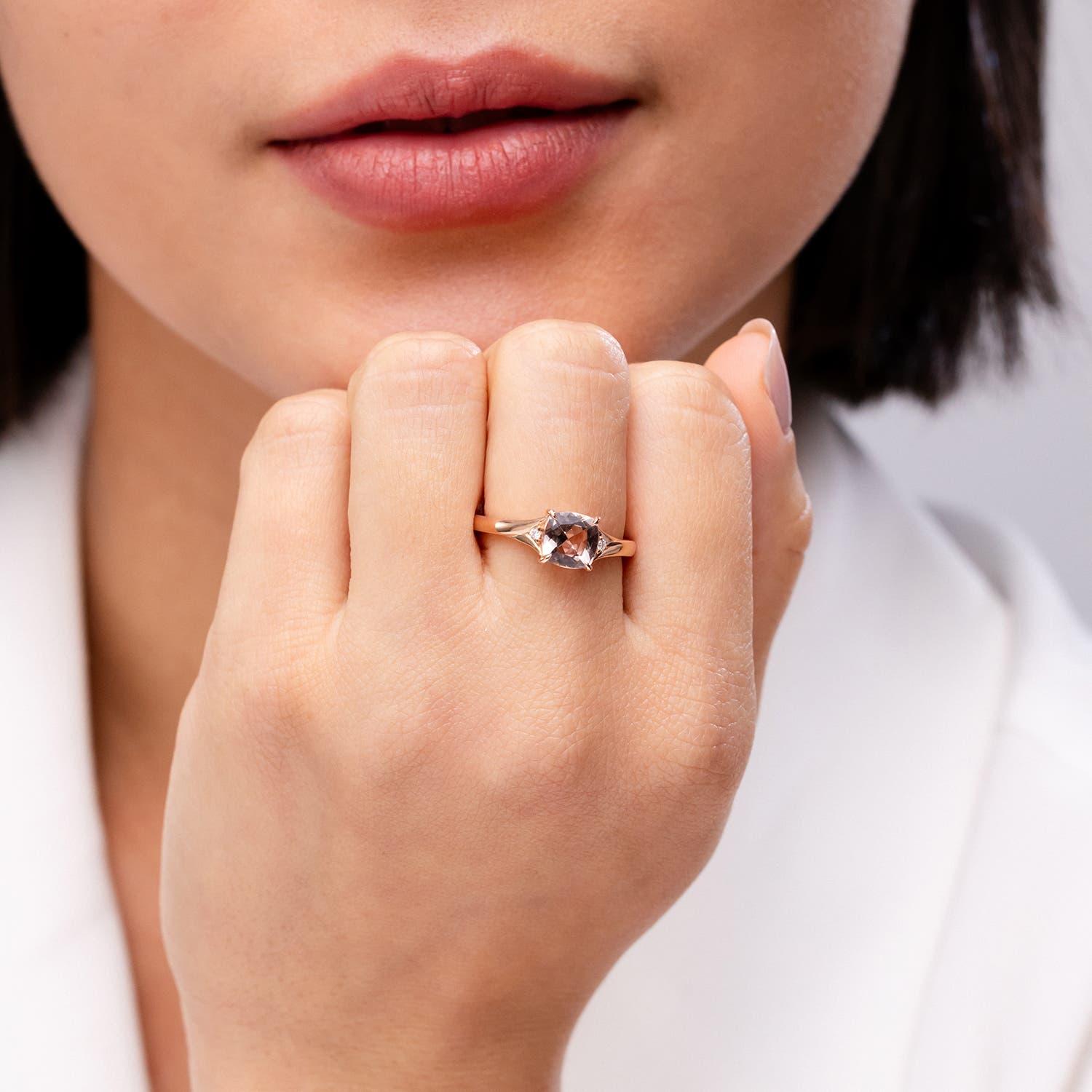 Angara natürlichen Kissen 1,2 ct Morganit Solitär-Ring in 14K massivem Gold (Kissenschliff) im Angebot