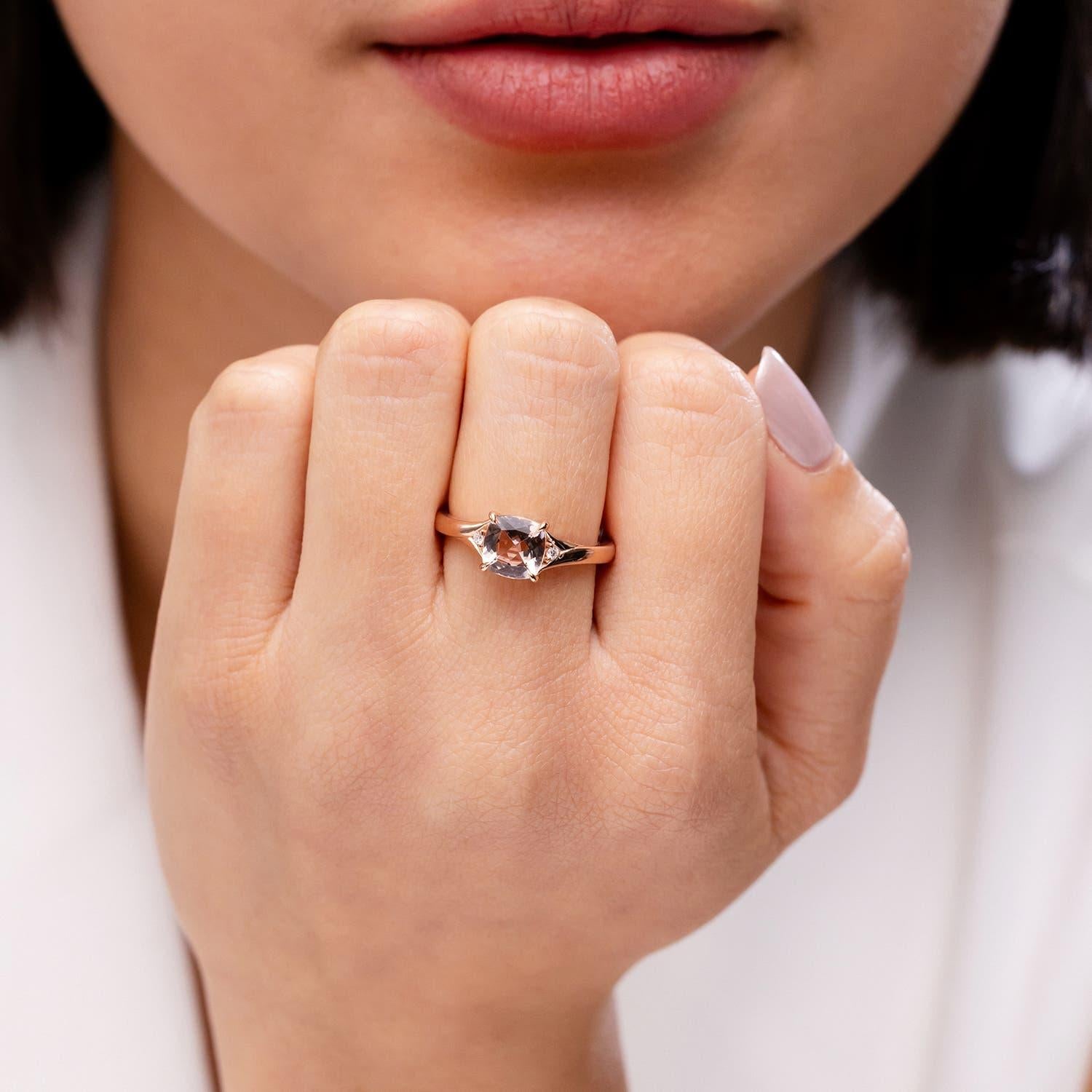 Angara natürlichen Kissen 1,2 ct Morganit Solitär-Ring in 14K massivem Gold im Zustand „Neu“ im Angebot in Los Angeles, CA