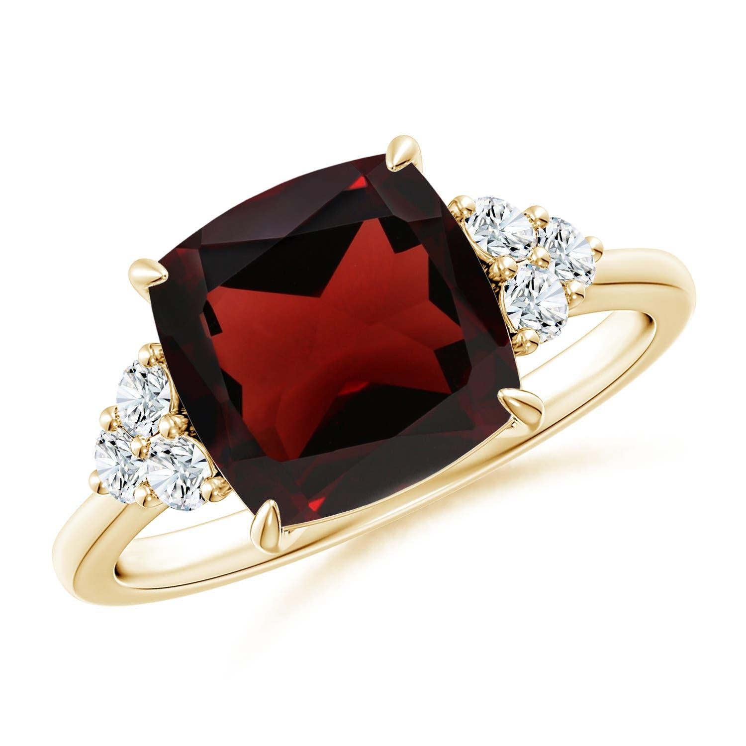 Angara Anillo de compromiso de granate natural en cojín de 3,6 ct con diamantes en oro de 14 quilates en venta 1