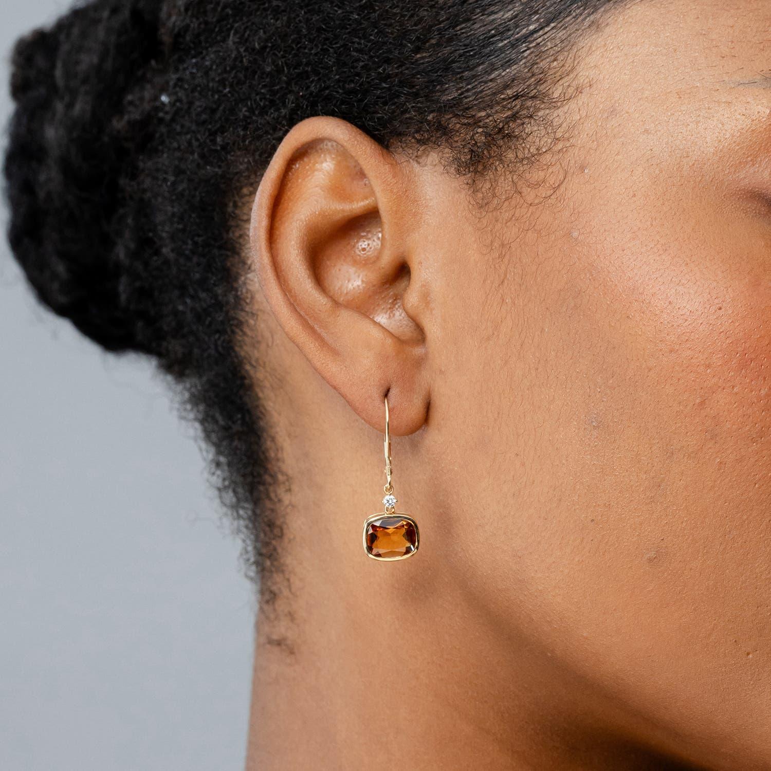 Moderne Boucles d'oreilles pendantes en or 14K avec citrine coussin naturelle de 5,3 ct et diamant de l'Angara en vente