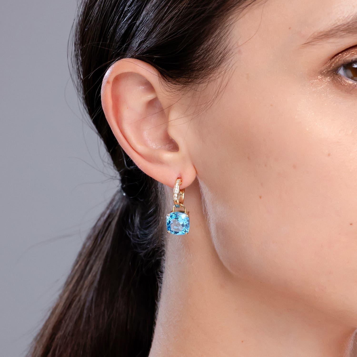 Moderne Angara Boucles d'oreilles pendantes en or massif 14K avec topaze bleue suisse 6.6 ct coussin naturel en vente