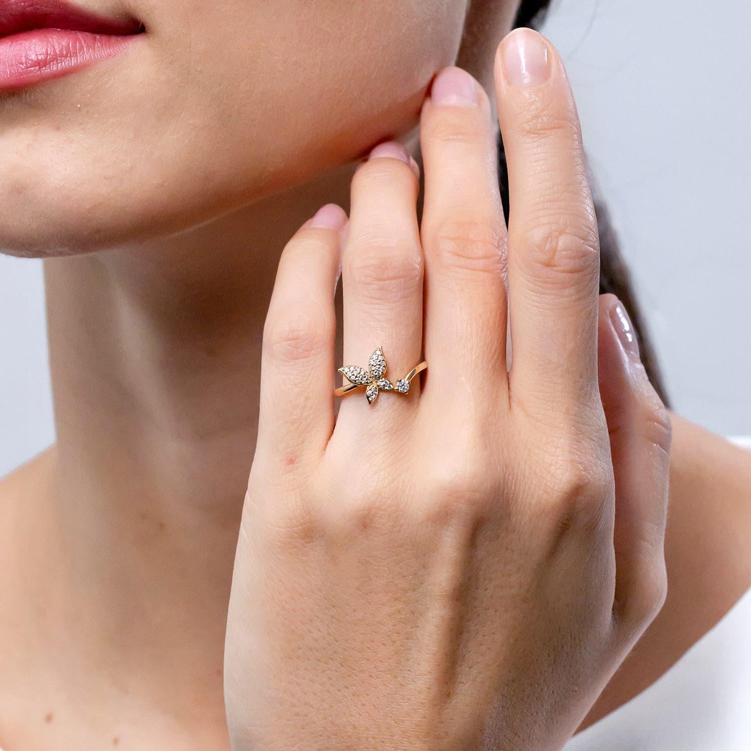 Moderne Bague papillon en or massif 14K avec diamant naturel Angara pour femme en vente