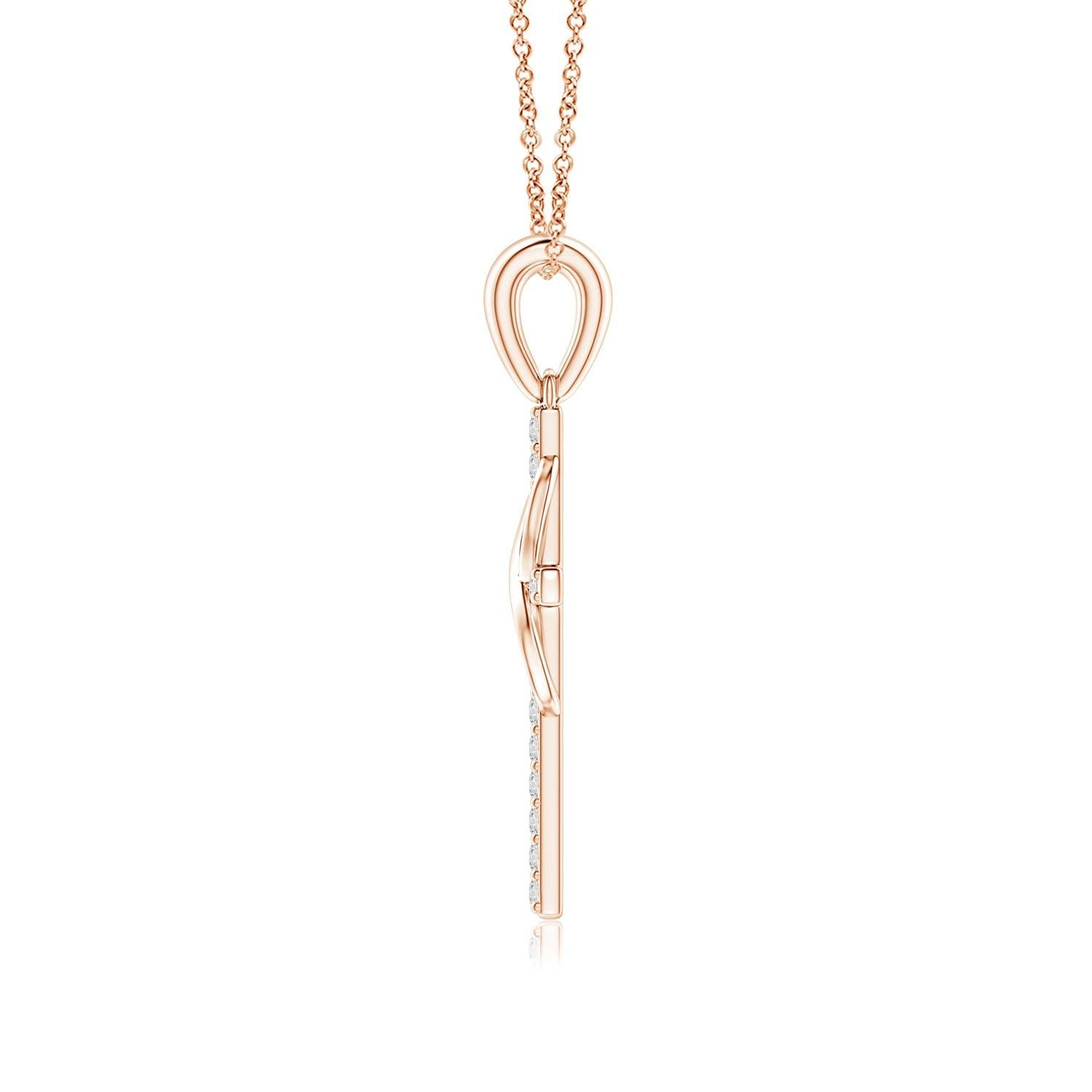 Dieses ikonische religiöse Symbol bietet zwei bedeutungsvolle Blicke in einem. Das mit Diamanten besetzte Kreuz, das an einem schlichten Ballen hängt, steht für Hoffnung und Glauben. Er ist mit einer vertikal verschlungenen Unendlichkeitsschleife