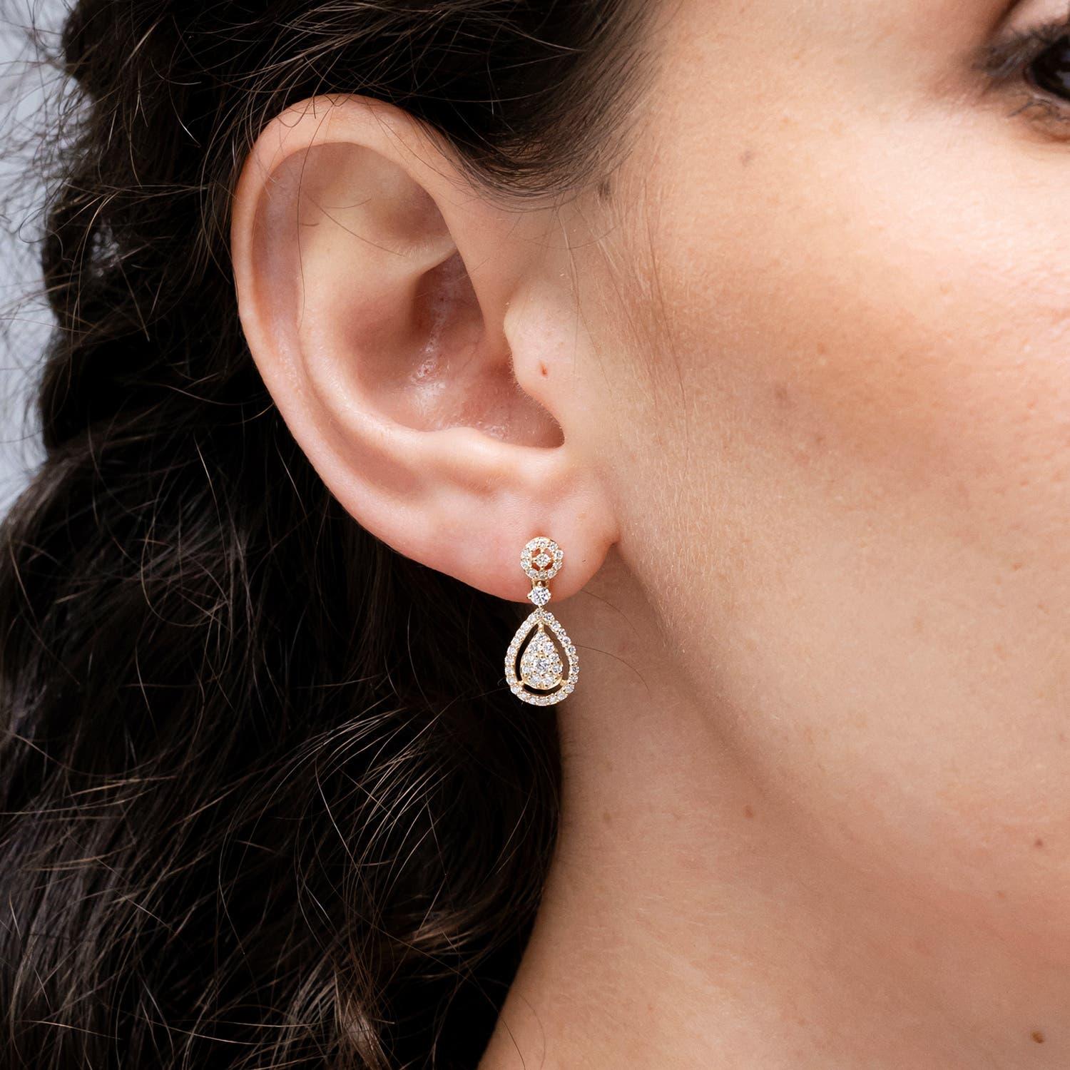 Moderno Angara - Orecchini a goccia con diamante naturale a forma di pera in oro massiccio 14K in vendita
