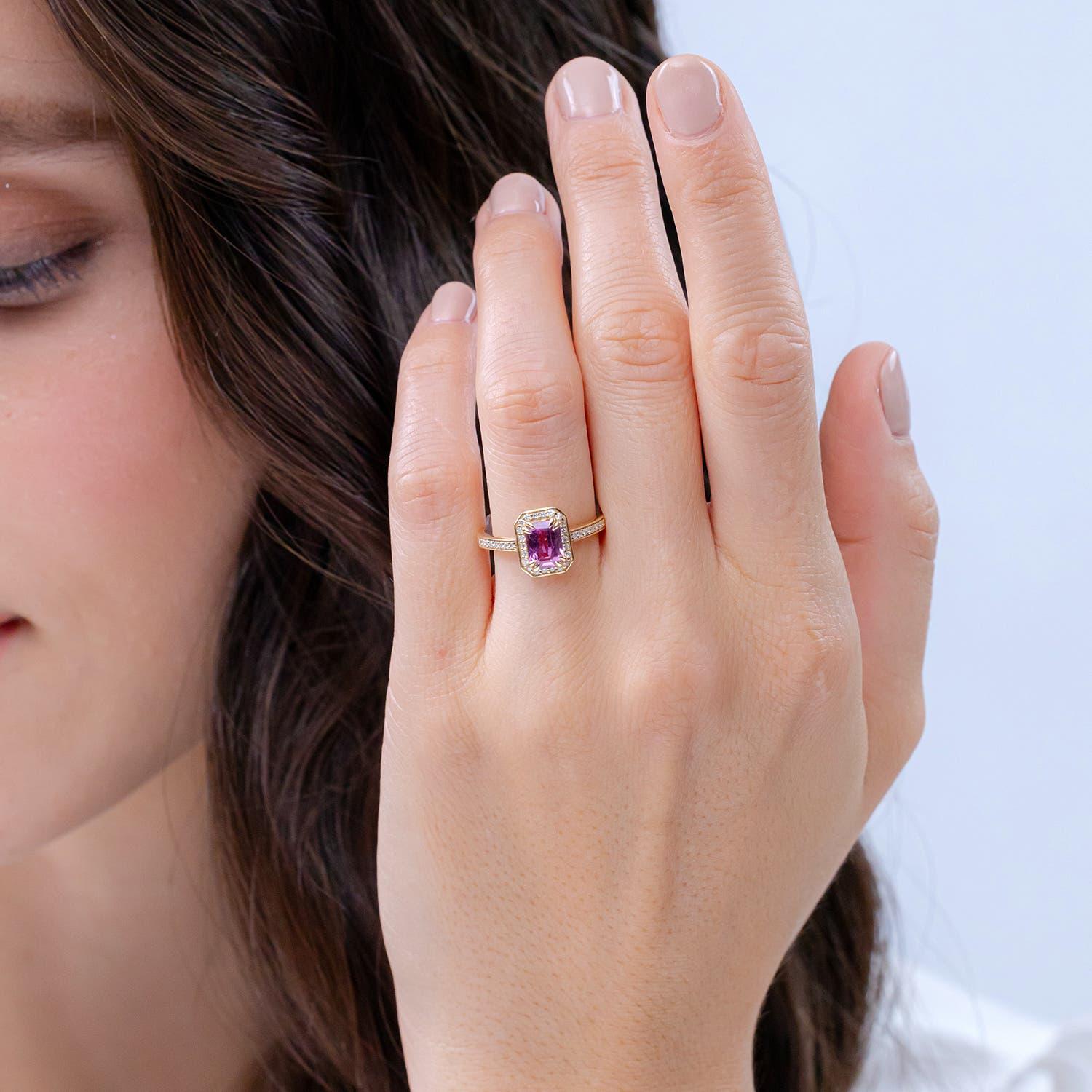 Angara natürlichen Smaragd-Schliff 1,15ct rosa Saphir Verlobungsring 14K massivem Gold (Moderne) im Angebot