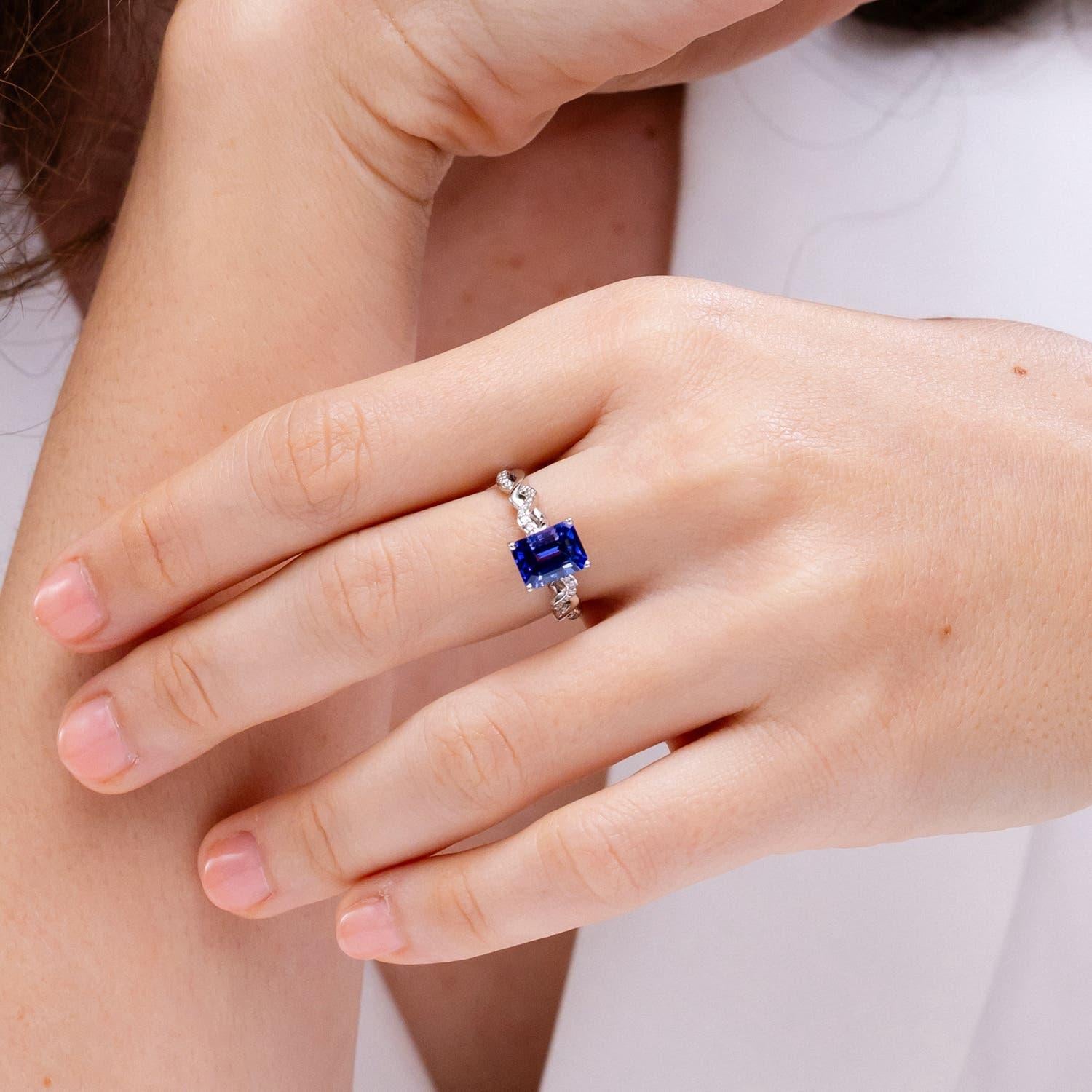 Angara natürlichen Smaragd-Schliff 1,5 ct Tansanit Verlobungsring in 14K massivem Gold (Smaragdschliff) im Angebot