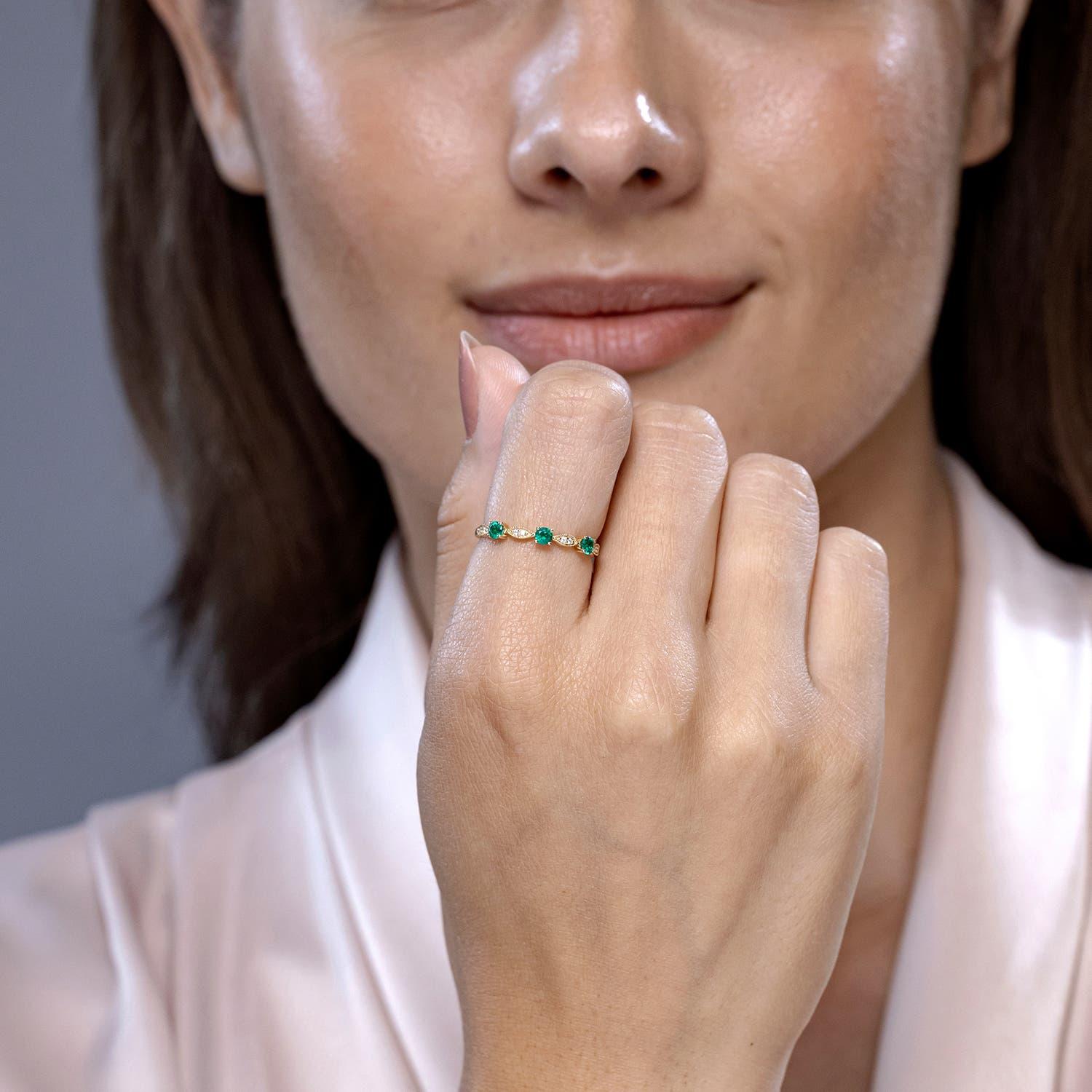 Taglio rotondo Anello Angara con smeraldo naturale, diamante, marquise e Dot in oro massiccio 14 carati in vendita