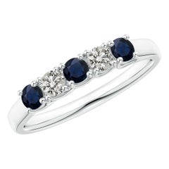 Angara Natural Eternity Fünf Stein Saphir und Diamant Hochzeit Band in 14K Gold