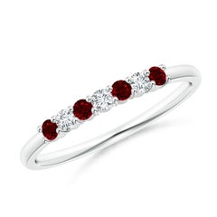Anillo de boda Angara Natural Eternity de siete piedras de rubí y diamantes en oro de 14 quilates