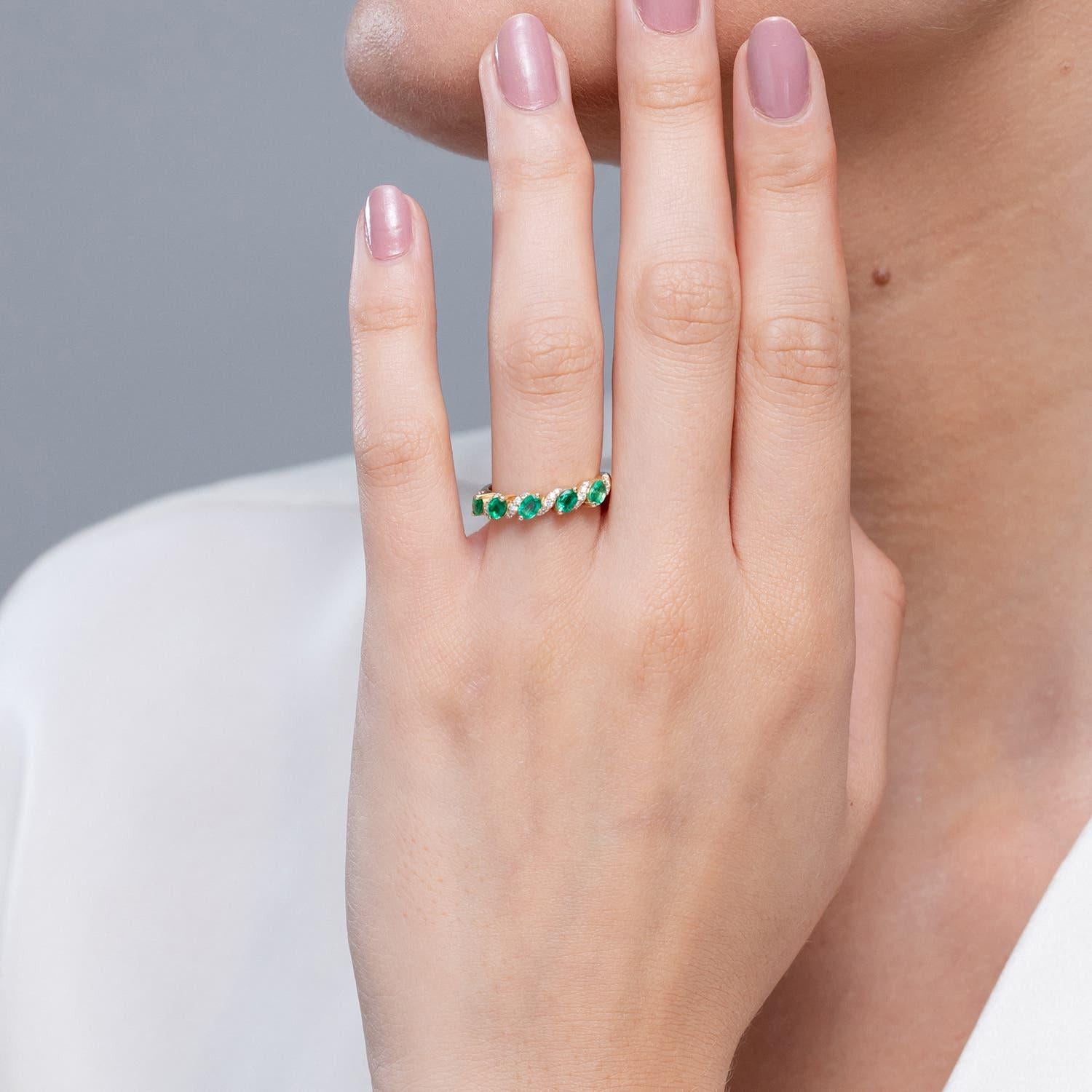 Angara natürlichen fünf Stein oval Smaragd Wirbel Ring mit Diamanten 14K Solid Gold (Moderne) im Angebot