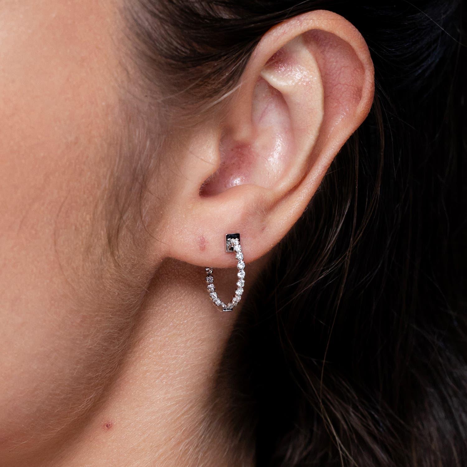 Moderne Angara - Boucles d'oreilles en or massif 14 carats avec diamant naturel flottant de l'intérieur vers l'extérieur en vente