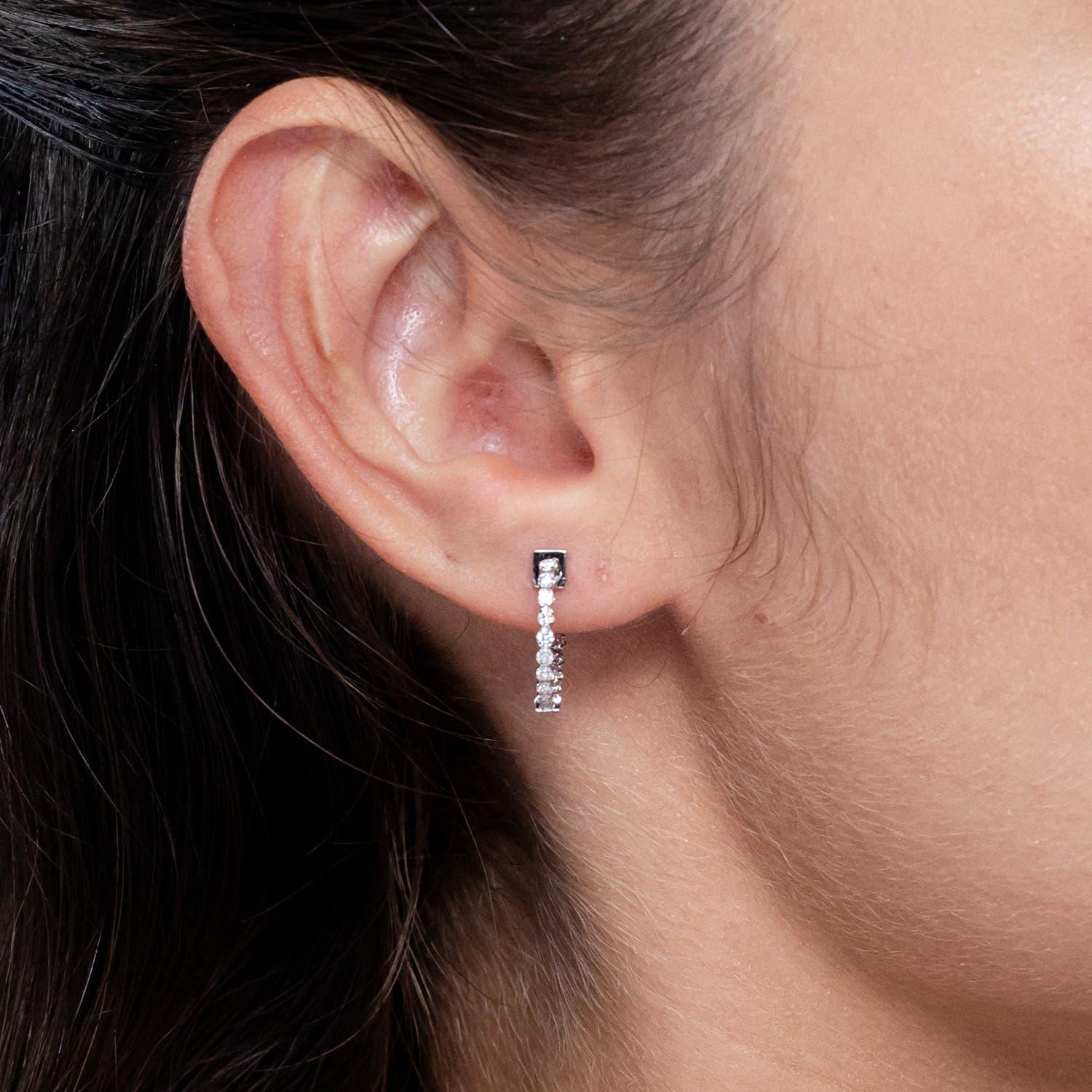Taille ronde Angara - Boucles d'oreilles en or massif 14 carats avec diamant naturel flottant de l'intérieur vers l'extérieur en vente
