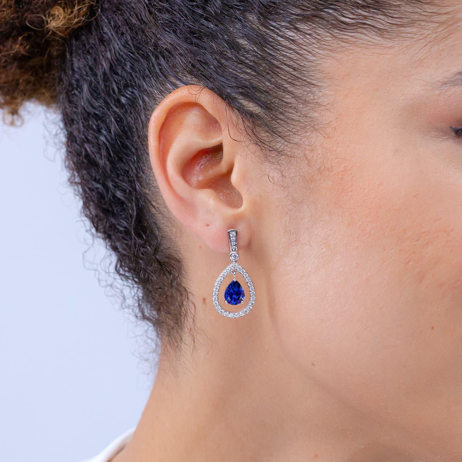 Moderno Orecchini a goccia con zaffiro naturale fluttuante e diamante di Angara in oro 14 carati in vendita