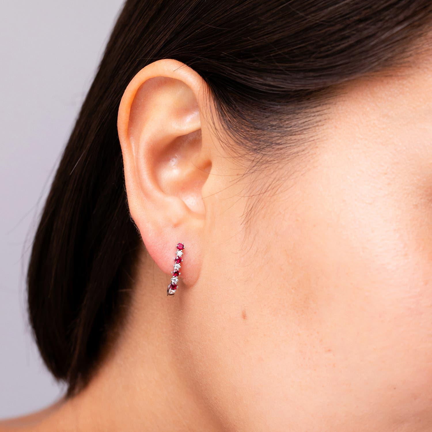 Moderne Angara - Boucles d'oreilles en J en or massif 14 carats avec grenat naturel et diamants pour femmes en vente