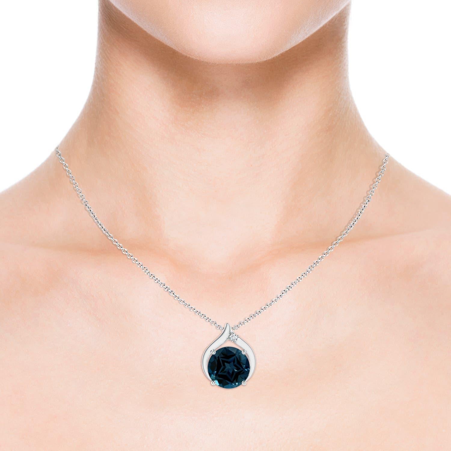 Pendentif en or massif 14K avec topaze bleue de Londres de 11,22ct, certifié GIA, de couleur naturelle Angara Pour femmes en vente